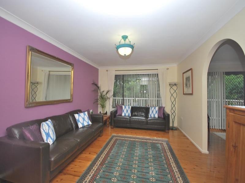 12 Valley View Road, Wyoming NSW 2250