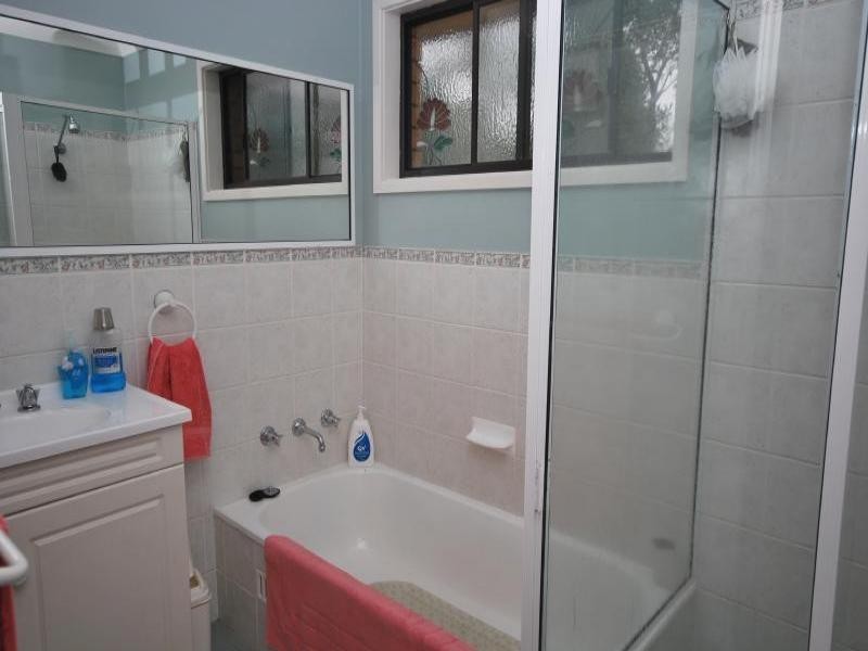 12 Valley View Road, Wyoming NSW 2250