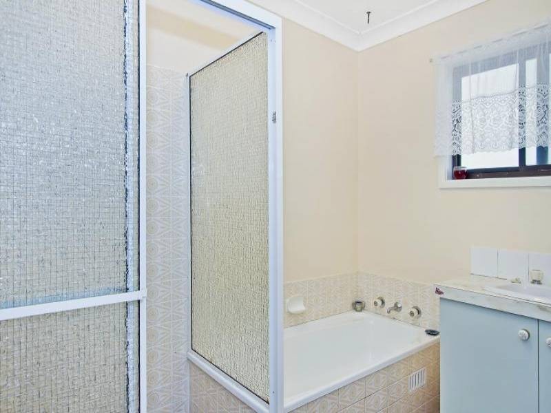 39 Blue Waters Parade, Tascott NSW 2250