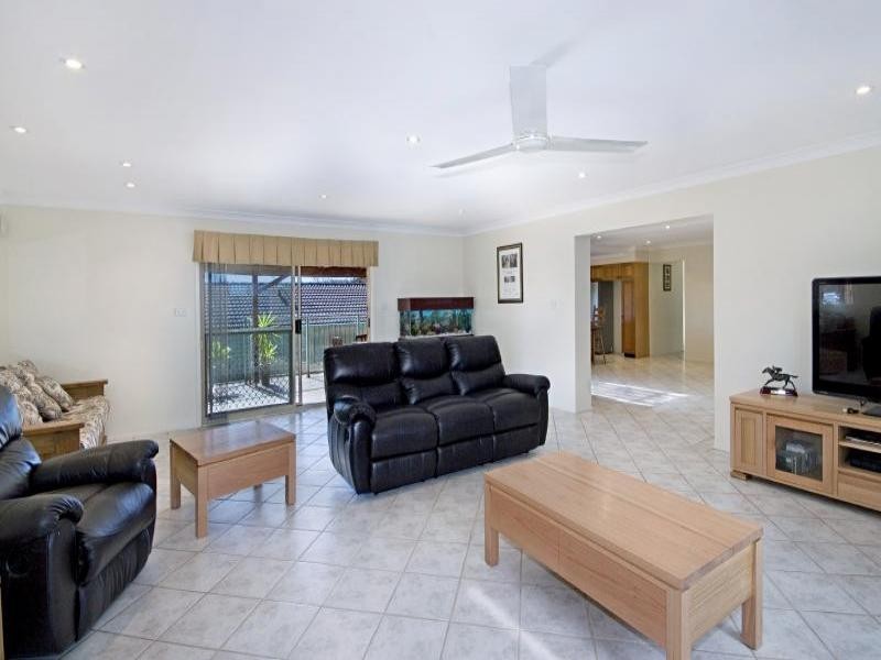 8 Northview Close, Niagara Park NSW 2250
