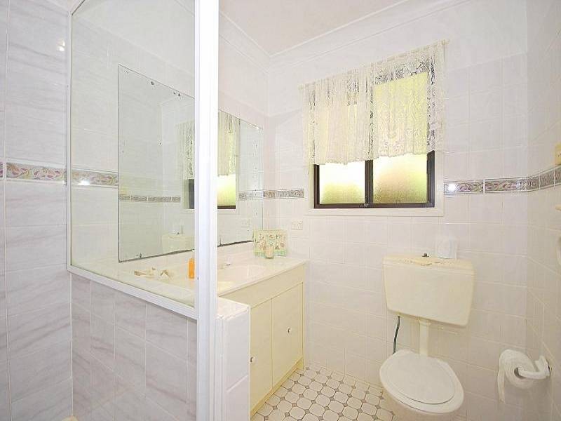 33 Oakglen Road, North Gosford NSW 2250