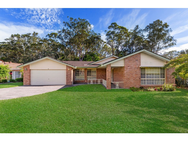 4 Lauren Close, Green Point NSW 2251