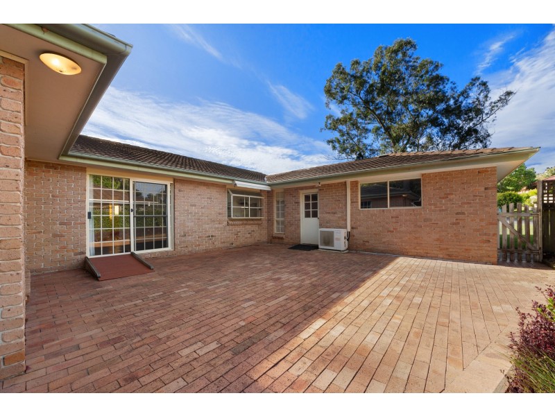 4 Lauren Close, Green Point NSW 2251