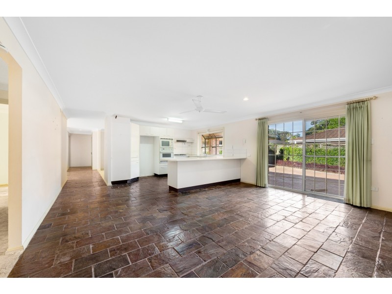 4 Lauren Close, Green Point NSW 2251