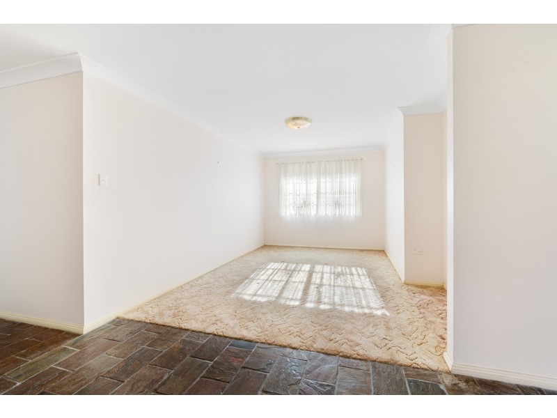 4 Lauren Close, Green Point NSW 2251