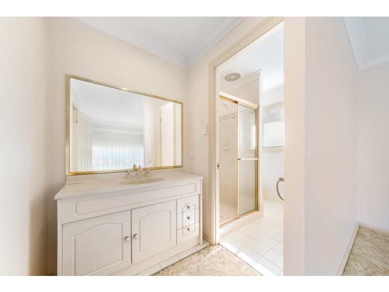 4 Lauren Close, Green Point NSW 2251