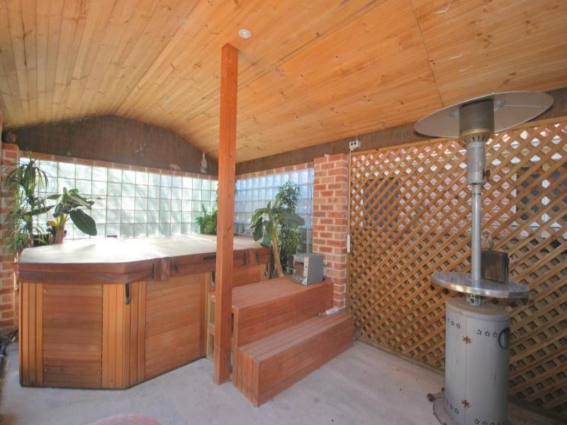 20 Donna Close, Lisarow NSW 2250