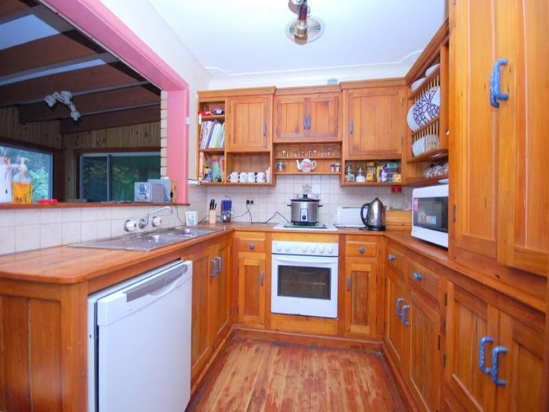 102 Turpentine Street, Wyoming NSW 2250