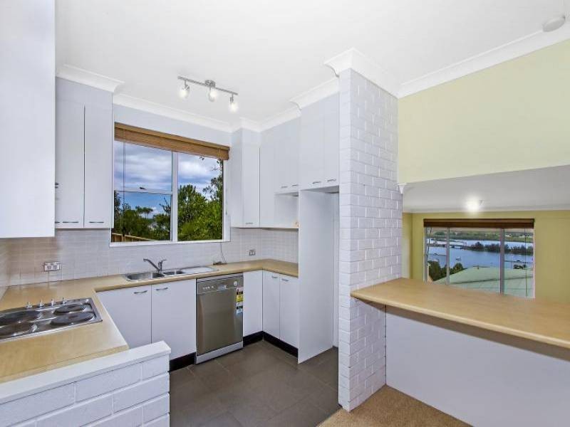 4/100 John Whiteway Drive, Gosford NSW 2250
