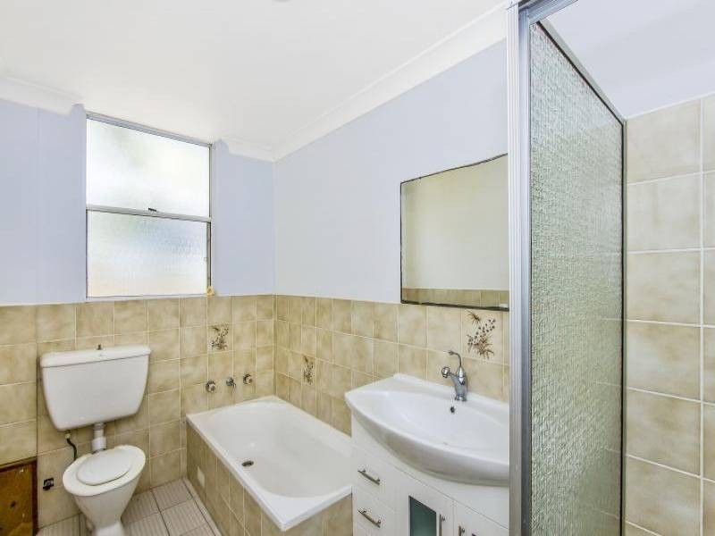 4/100 John Whiteway Drive, Gosford NSW 2250