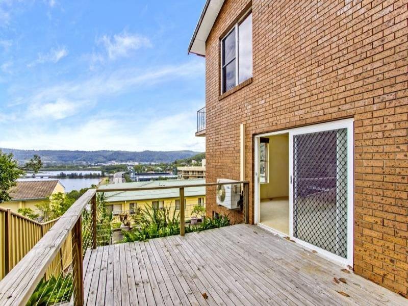 4/100 John Whiteway Drive, Gosford NSW 2250