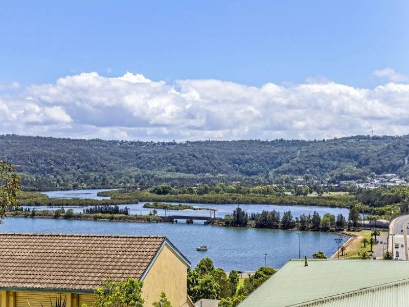 4/100 John Whiteway Drive, Gosford NSW 2250