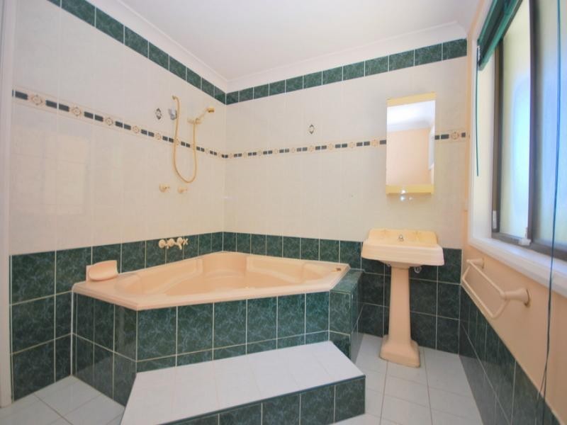 8 Barkala Street, Lisarow NSW 2250