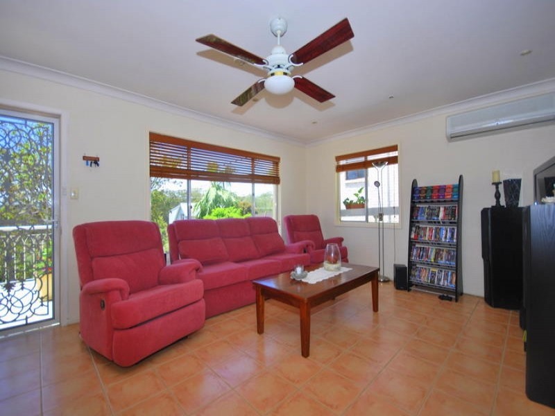 39 Tania Drive, Point Clare NSW 2250
