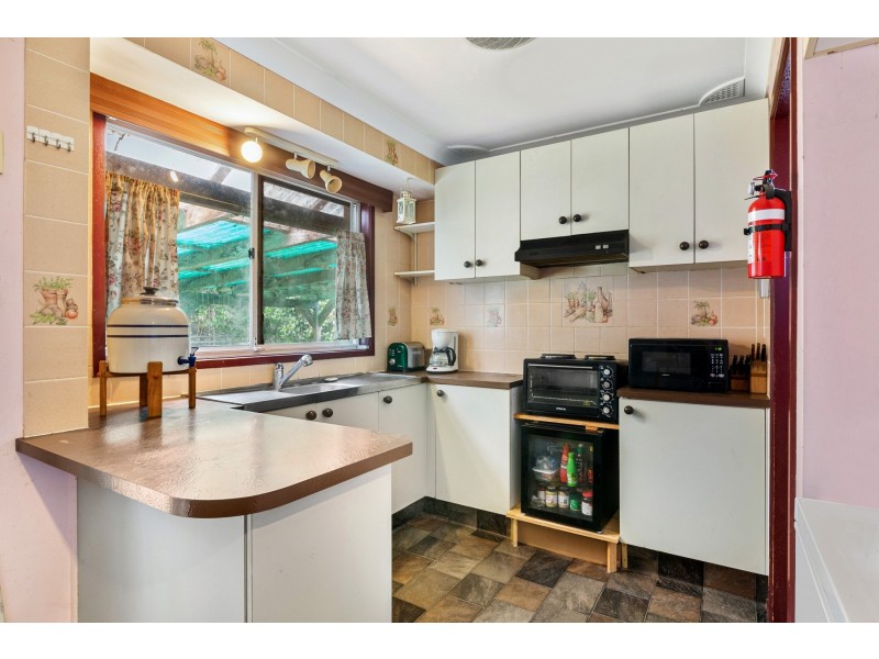 6 Elkhorn Close, Wyoming NSW 2250