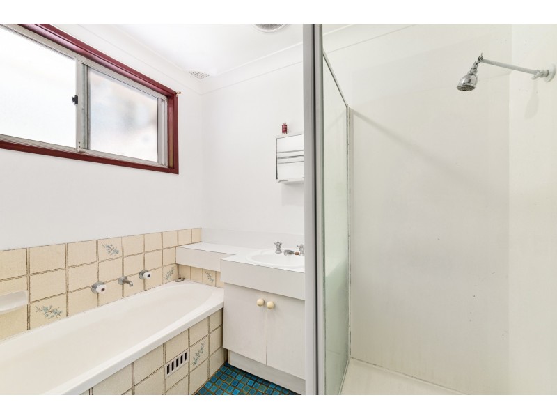 6 Elkhorn Close, Wyoming NSW 2250