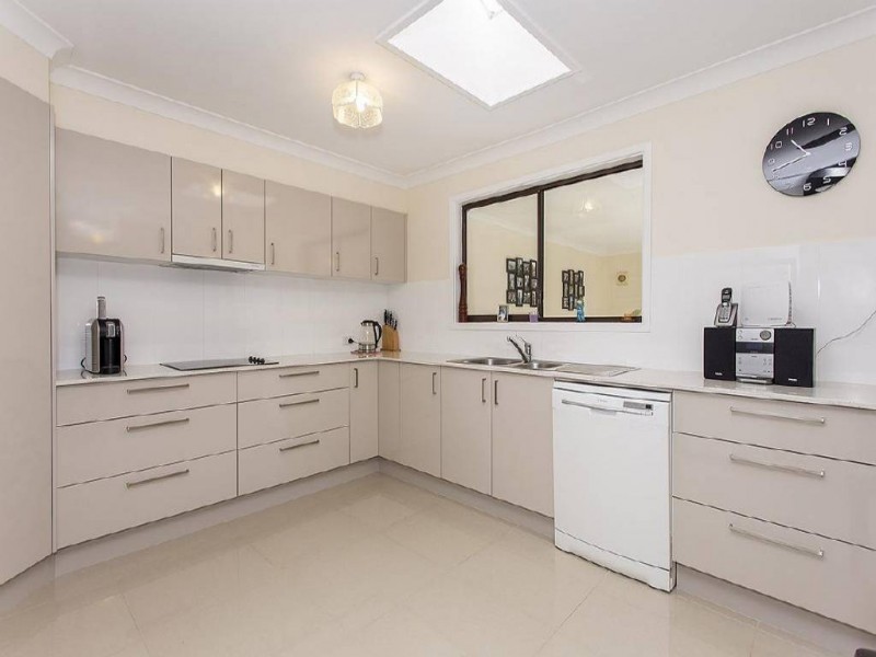 3 Pangari Close, Wyoming NSW 2250