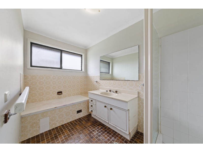 18 Mindaree Avenue, Wyoming NSW 2250