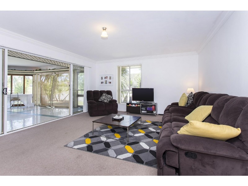 34 Quarterhorse Parade, Wadalba NSW 2259