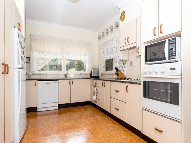 10 Angus Avenue, Wyoming NSW 2250