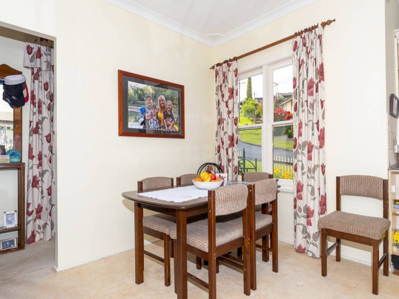 10 Angus Avenue, Wyoming NSW 2250