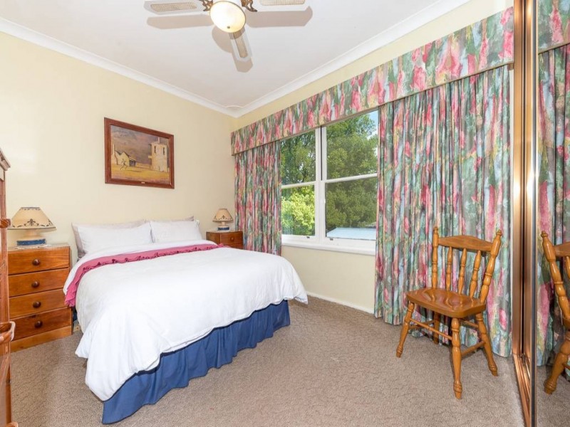 10 Angus Avenue, Wyoming NSW 2250