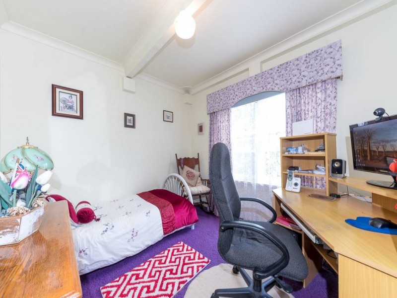 10 Angus Avenue, Wyoming NSW 2250