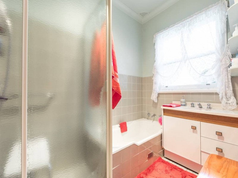 10 Angus Avenue, Wyoming NSW 2250