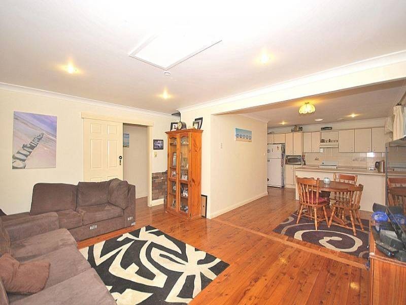 5 Fragar Avenue, Wyoming NSW 2250