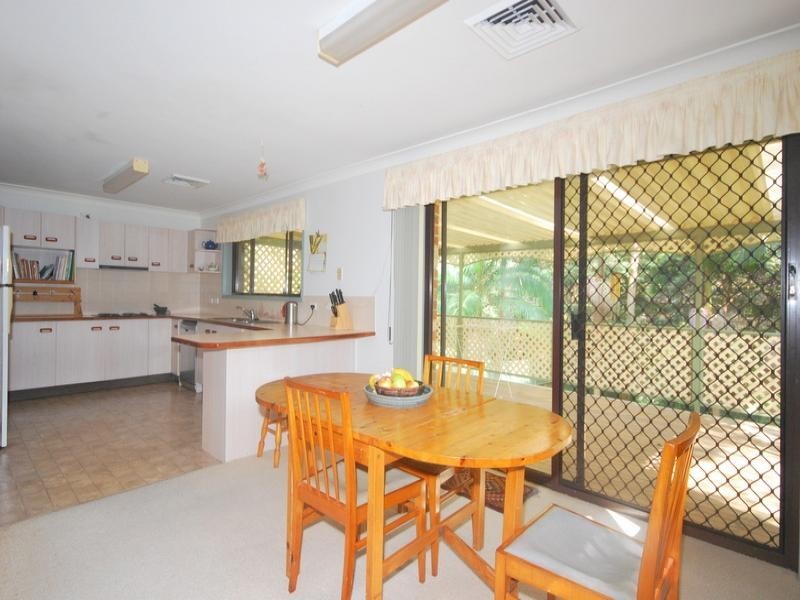 12 Calantha Drive, Wyoming NSW 2250