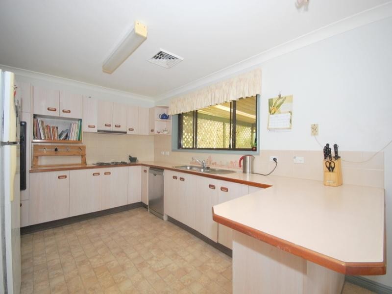 12 Calantha Drive, Wyoming NSW 2250