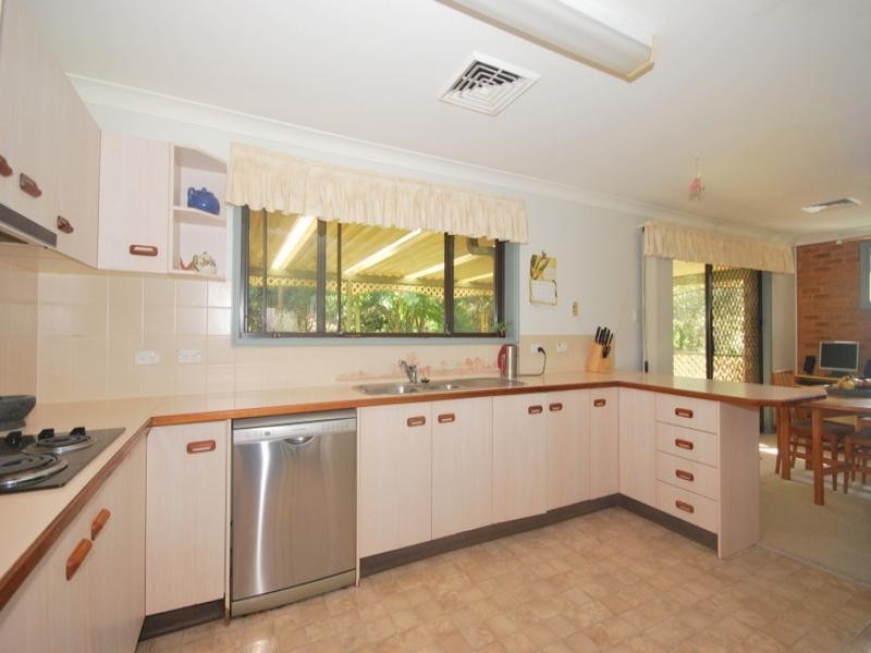 12 Calantha Drive, Wyoming NSW 2250