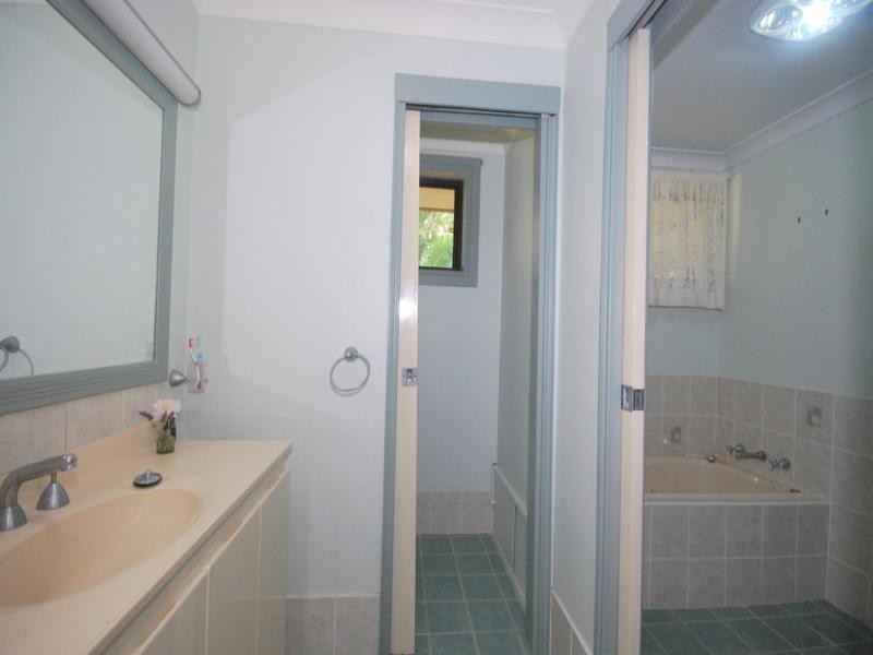 12 Calantha Drive, Wyoming NSW 2250