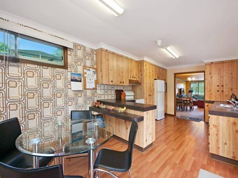 11 Angus Avenue, Wyoming NSW 2250