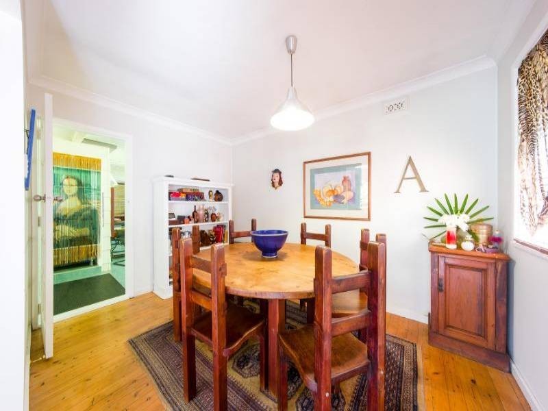 9 Heather Crescent, Wyoming NSW 2250