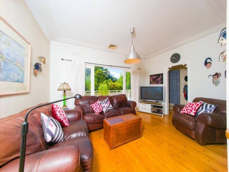 9 Heather Crescent, Wyoming NSW 2250