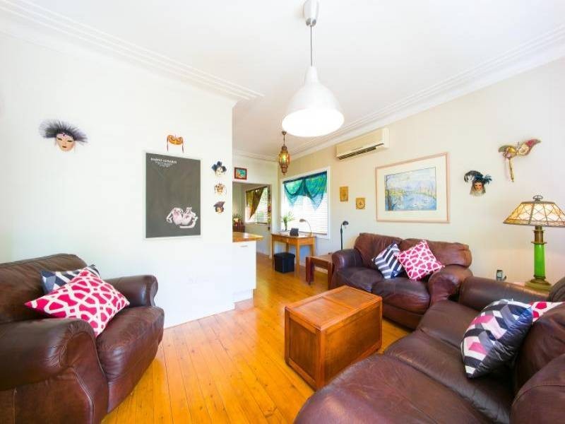 9 Heather Crescent, Wyoming NSW 2250