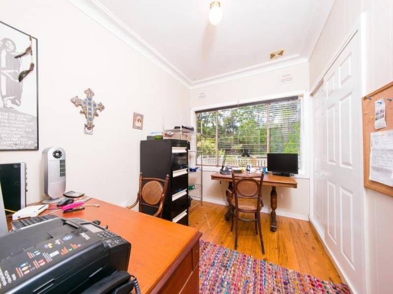 9 Heather Crescent, Wyoming NSW 2250