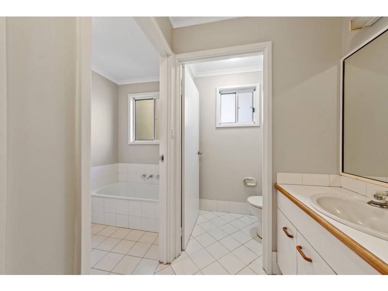 31 Melaleuca Crescent, Tascott NSW 2250