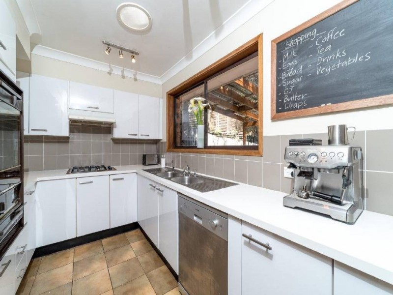 14 Calantha Drive, Wyoming NSW 2250