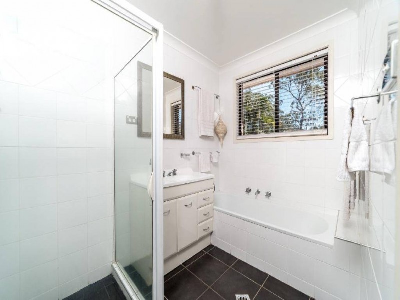 14 Calantha Drive, Wyoming NSW 2250