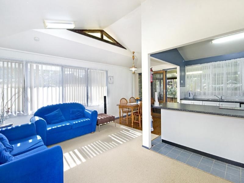 4 The Grove, Wyoming NSW 2250