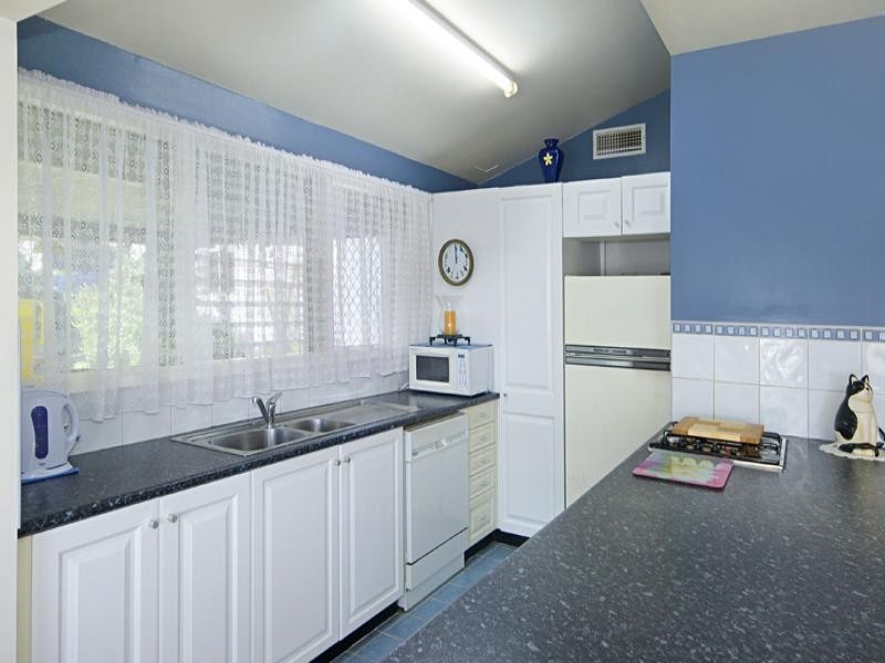 4 The Grove, Wyoming NSW 2250