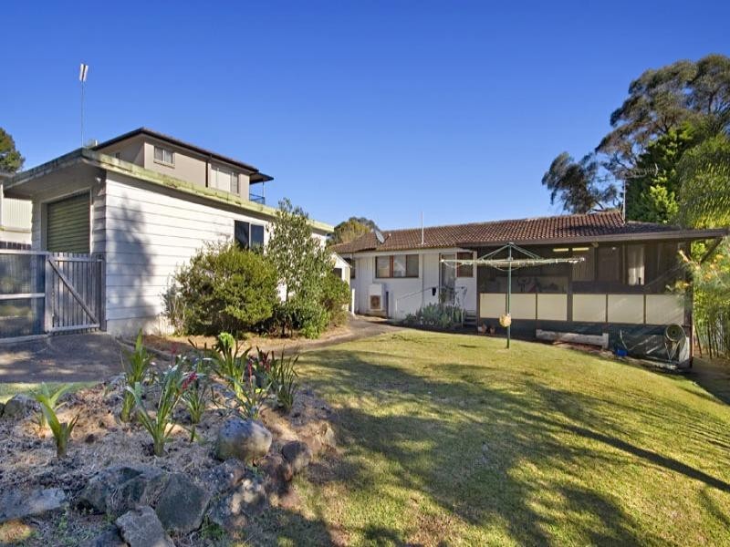 4 The Grove, Wyoming NSW 2250