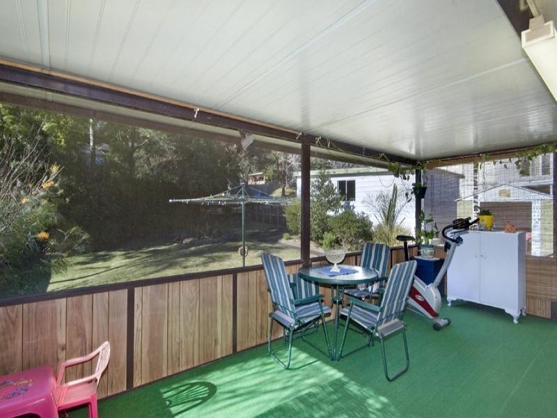 4 The Grove, Wyoming NSW 2250