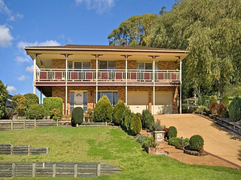 25 Robert Holl Drive, Ourimbah NSW 2258