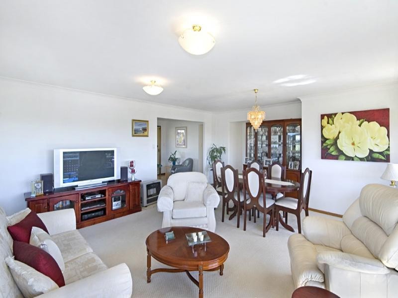 25 Robert Holl Drive, Ourimbah NSW 2258