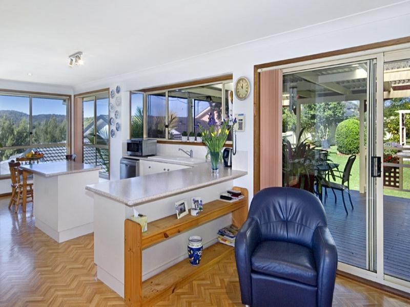 25 Robert Holl Drive, Ourimbah NSW 2258