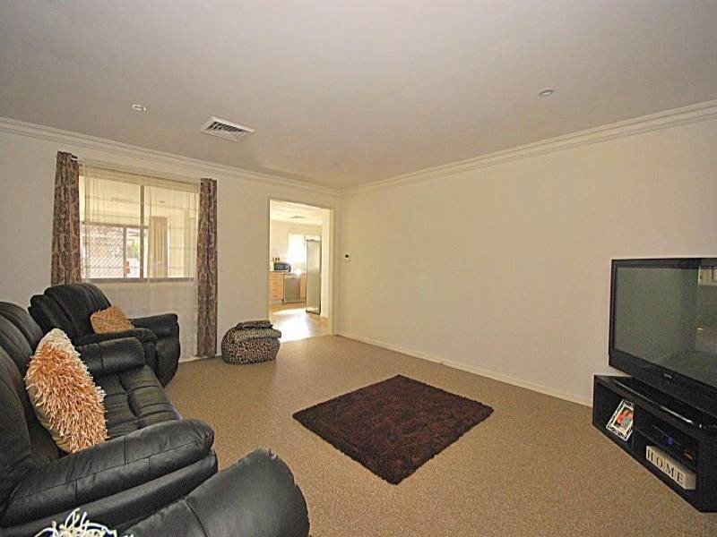11 Rafferty Close, Kariong NSW 2250