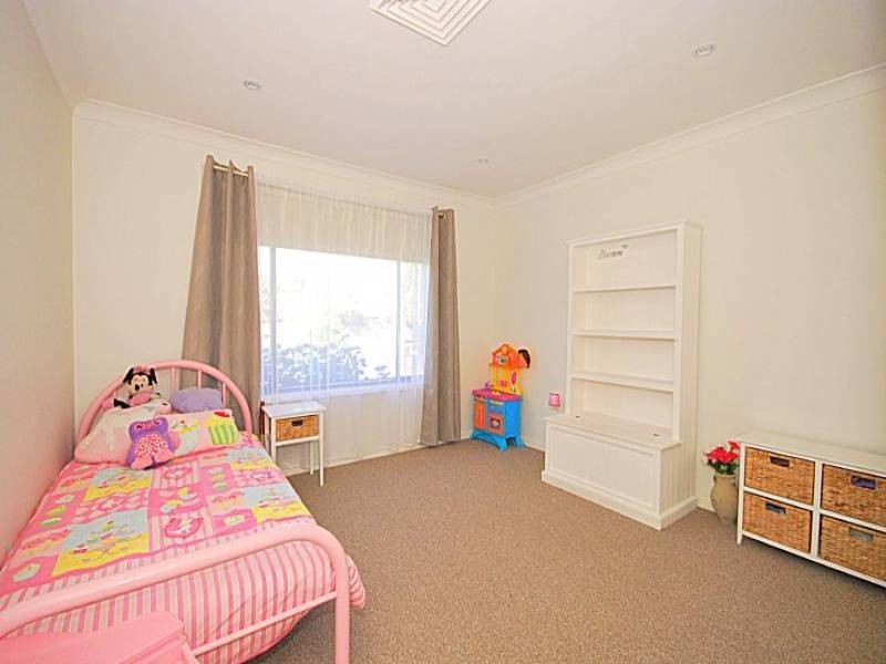 11 Rafferty Close, Kariong NSW 2250